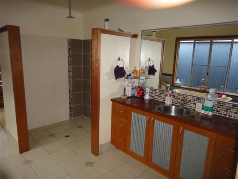 4 Phalaris St, Meringandan QLD 4352