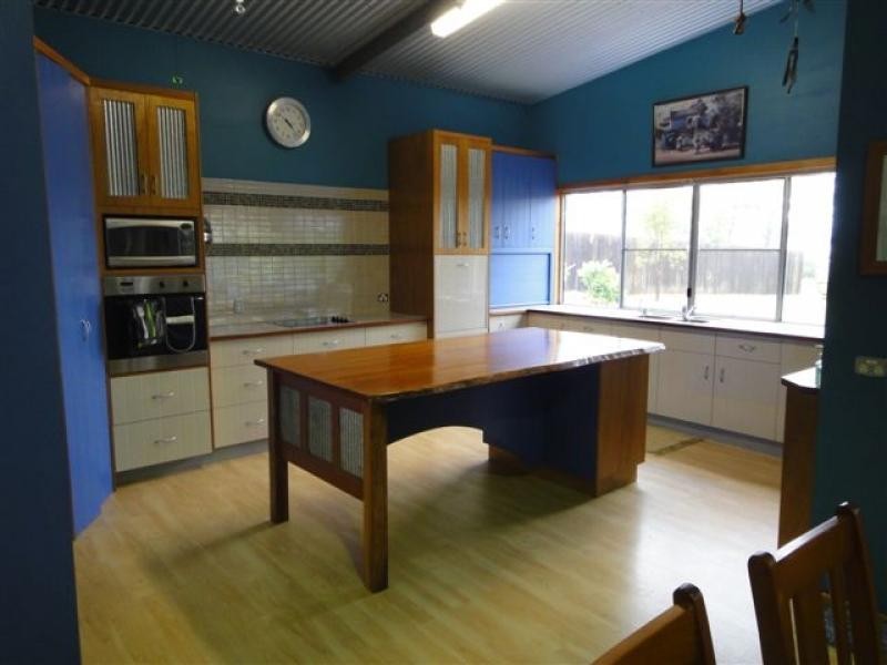 4 Phalaris St, Meringandan QLD 4352