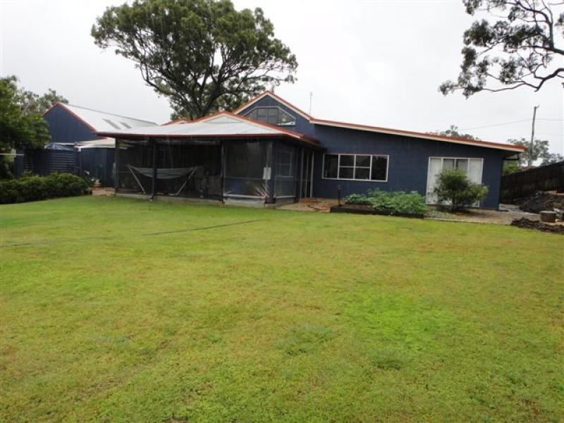 4 Phalaris St, Meringandan QLD 4352