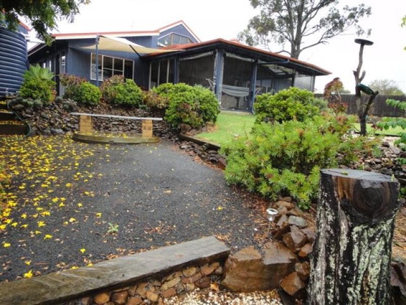 4 Phalaris St, Meringandan QLD 4352