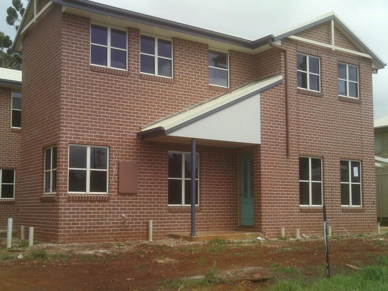 Unit 2/353 Greenwattle Street, Wilsonton QLD 4350