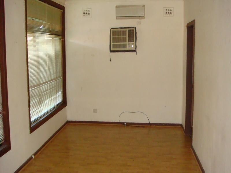 4 crosby, Fairfield NSW 2165