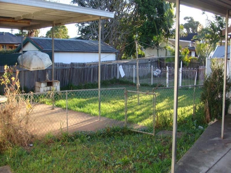 4 crosby, Fairfield NSW 2165