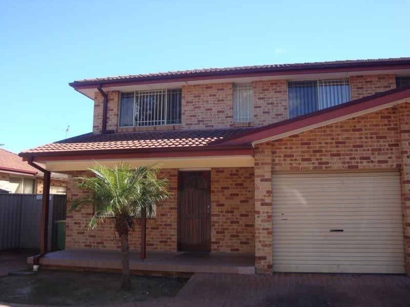 2/44 ETON STREET, Smithfield NSW 2164