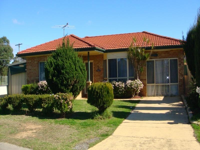 2 NIMBIN AV, Hoxton Park NSW 2171