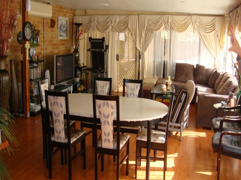 2 NIMBIN AV, Hoxton Park NSW 2171