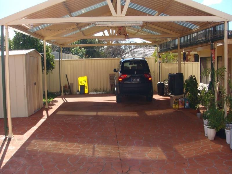 2 NIMBIN AV, Hoxton Park NSW 2171