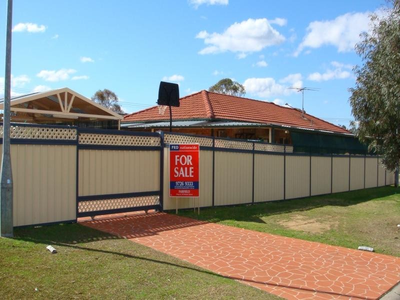 2 NIMBIN AV, Hoxton Park NSW 2171