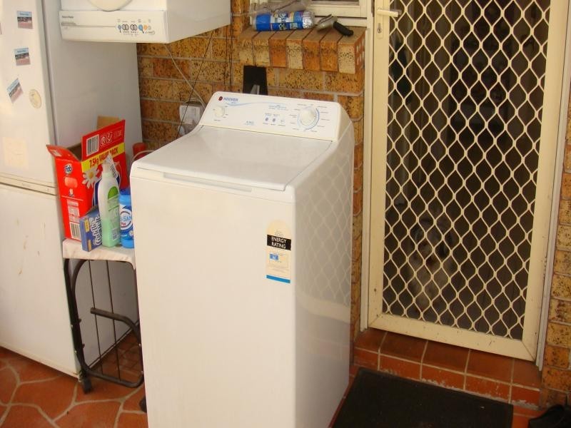 2 NIMBIN AV, Hoxton Park NSW 2171