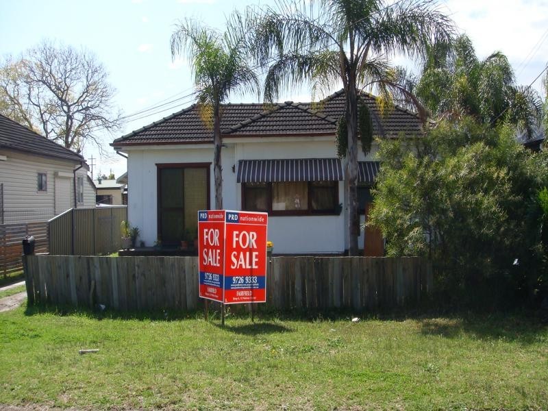 LAWRENCE ST, Fairfield NSW 2165