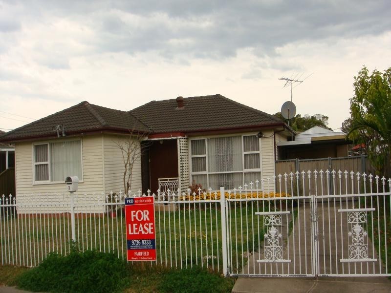 BEALE CRES, Fairfield West NSW 2165