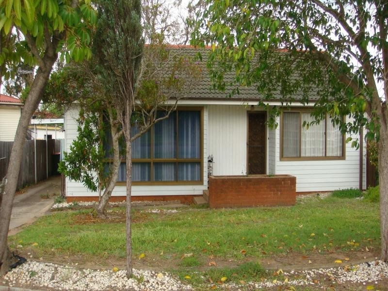 21 Beale Cres, Fairfield West NSW 2165