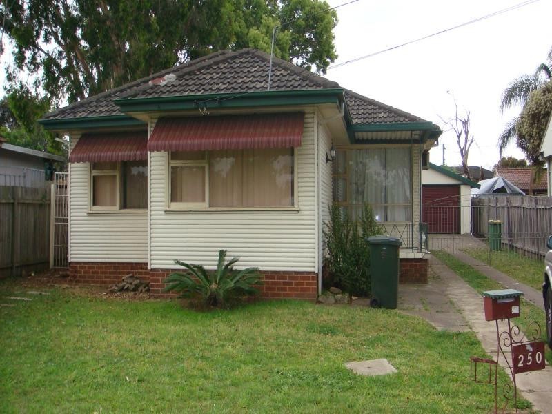 smithfield rd, Fairfield West NSW 2165