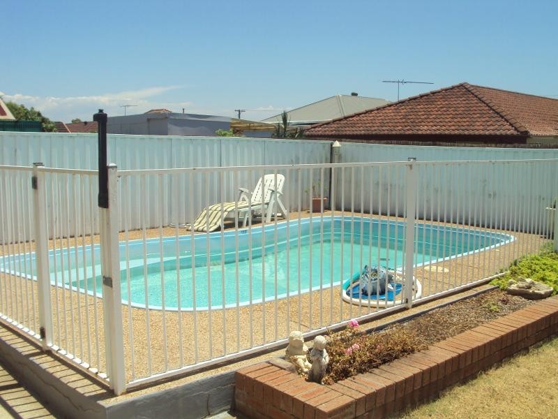 AVISFORD STREET, Fairfield NSW 2165