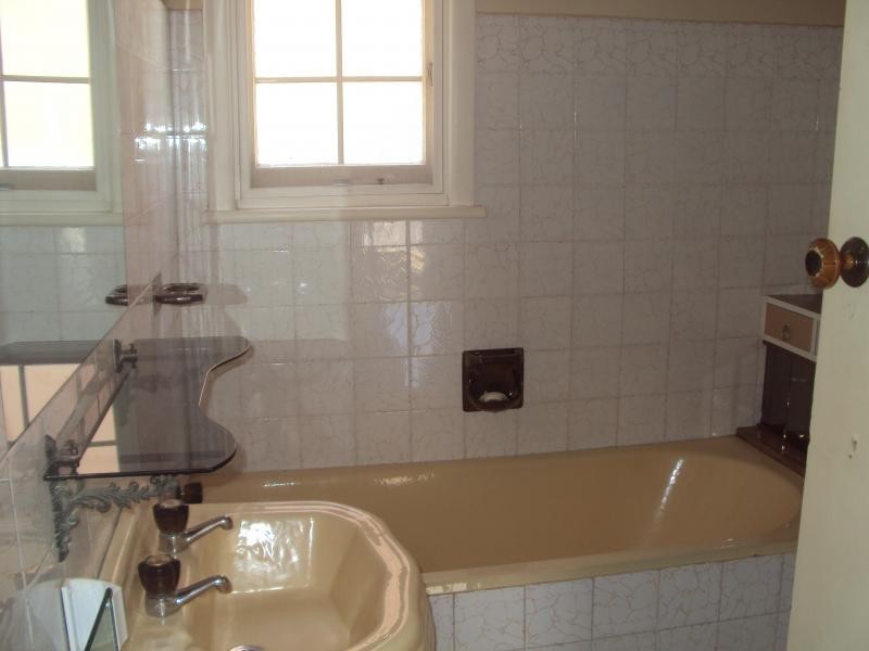 AVISFORD STREET, Fairfield NSW 2165