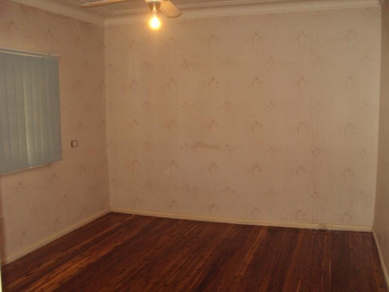 AVISFORD STREET, Fairfield NSW 2165