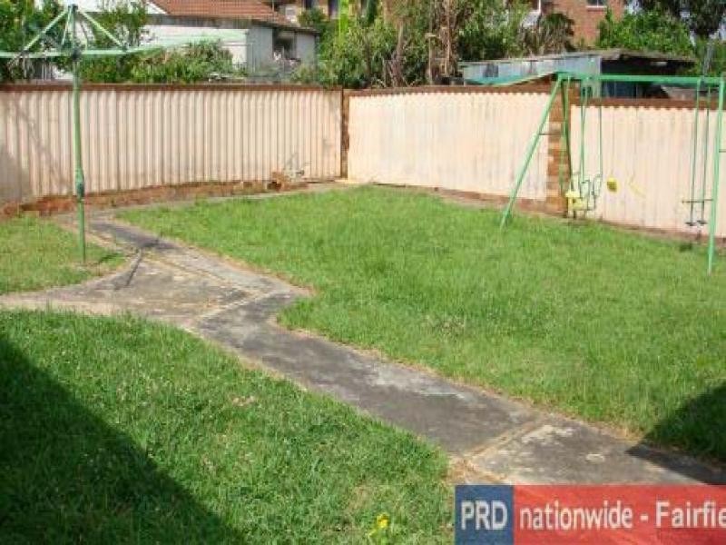 PETERLEE RD, Canley Heights NSW 2166