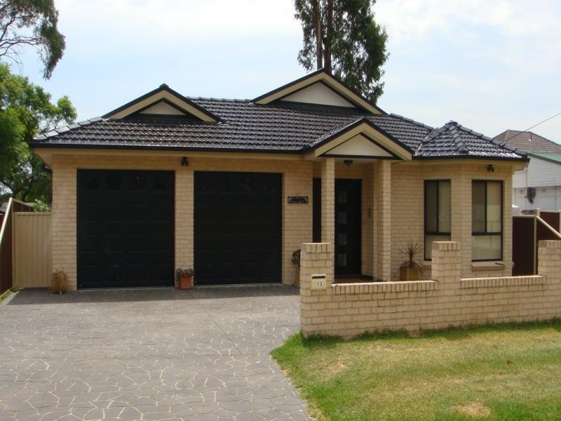 13 LEICHHARDT AVE, Fairfield West NSW 2165