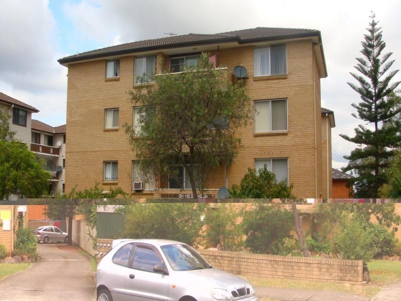 HARDY ST, Fairfield NSW 2165