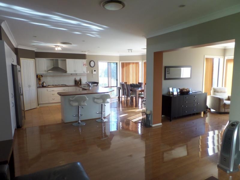 25 KIERNAN CRESENT, Abbotsbury NSW 2176