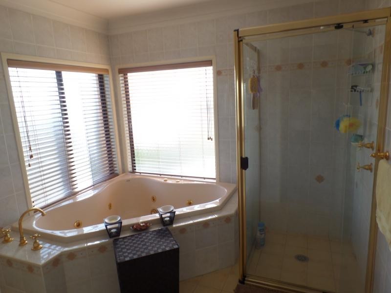 25 KIERNAN CRESENT, Abbotsbury NSW 2176