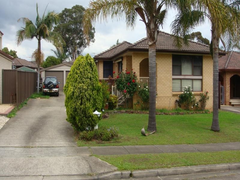 32 Bettong Crescent, Bossley Park NSW 2176