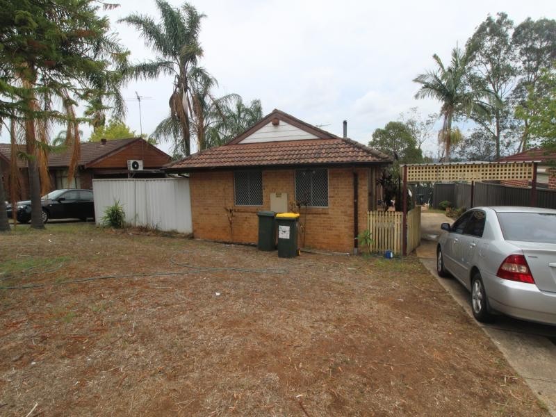 41 Borthwick St, Minto NSW 2566