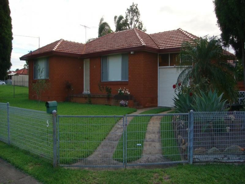 5 HAMERSLEY ST, Fairfield West NSW 2165
