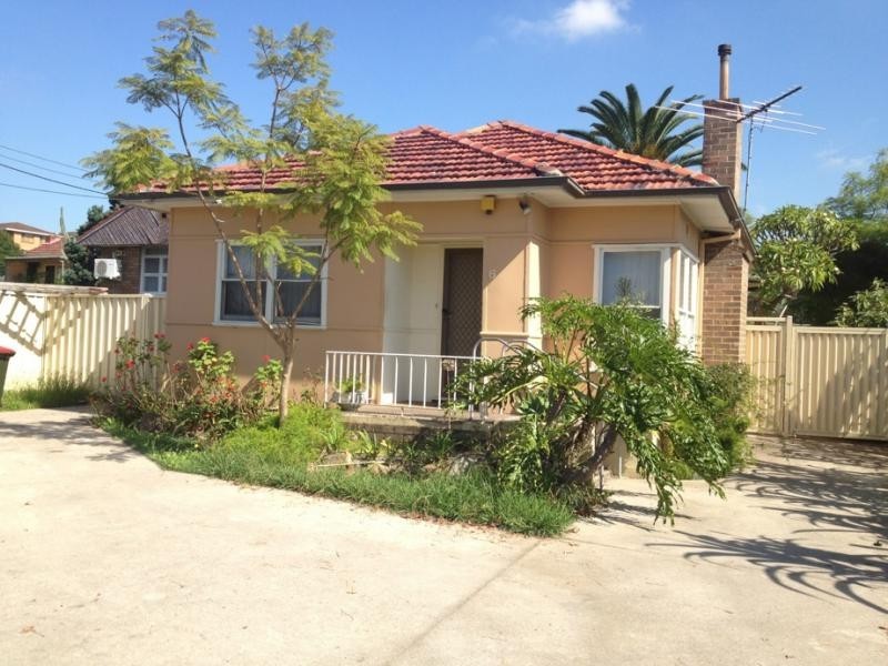 6 Cunninghame Street, Fairfield NSW 2165