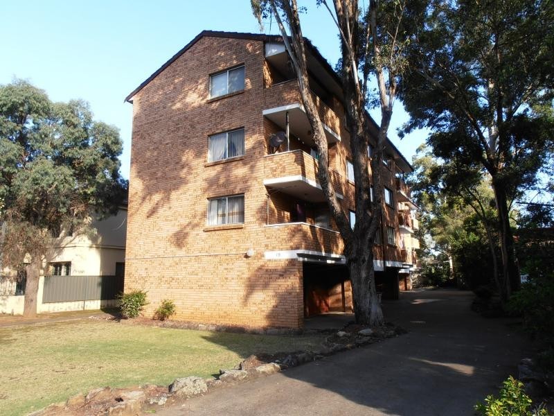 19 nelson st, Fairfield NSW 2165