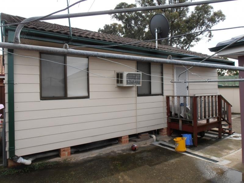 Fairfield West NSW 2165