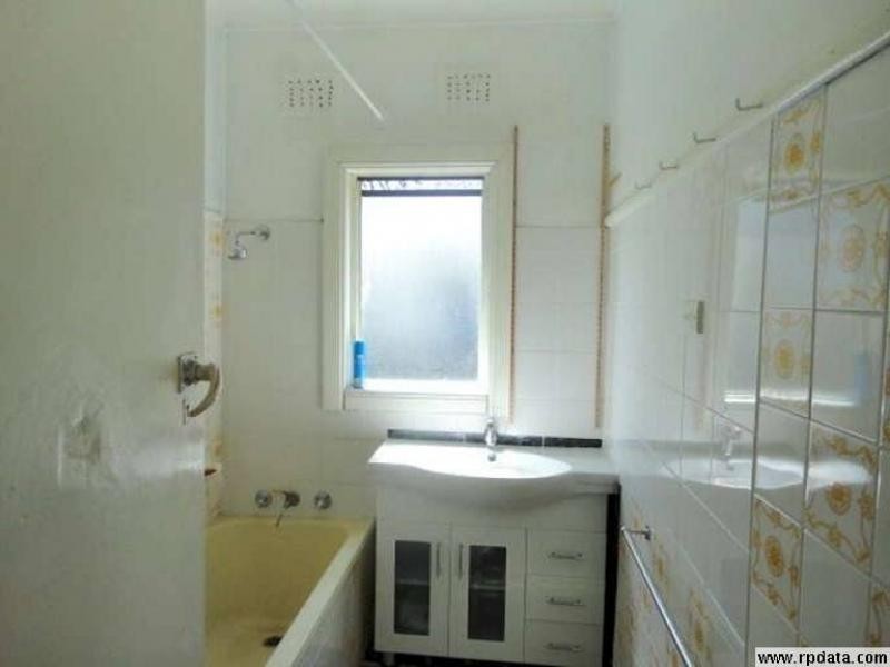 86 st johns rd, Cabramatta NSW 2166