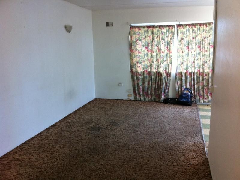 12 COOMA ST, Carramar NSW 2163