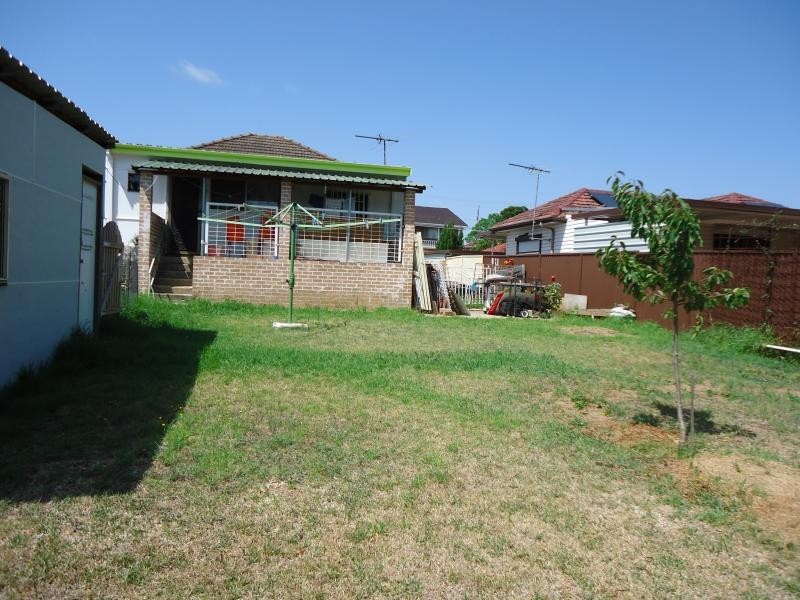 24 LANG STREET, Fairfield West NSW 2165