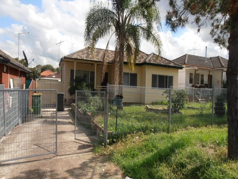 MAUD ST, Fairfield West NSW 2165