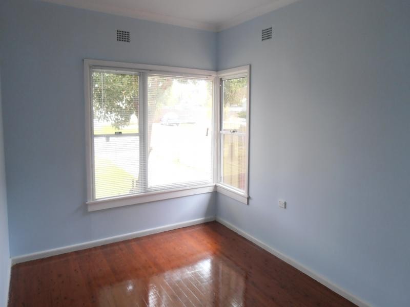 4 COOMA ST, Carramar NSW 2163