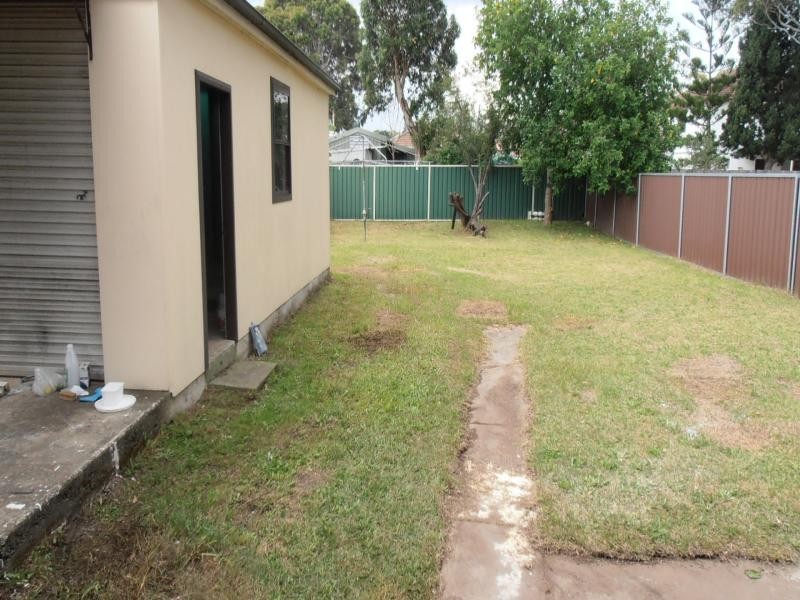 4 COOMA ST, Carramar NSW 2163