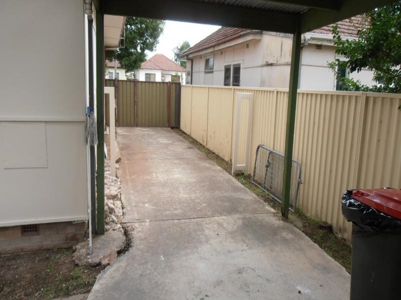 4 COOMA ST, Carramar NSW 2163