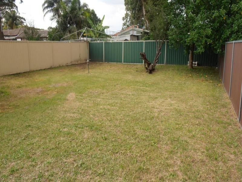 4 COOMA ST, Carramar NSW 2163