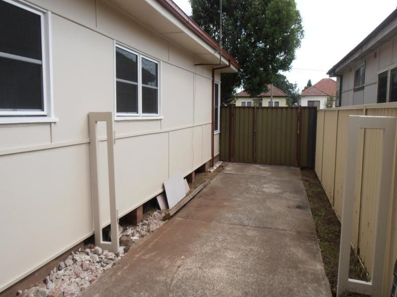 4 COOMA ST, Carramar NSW 2163