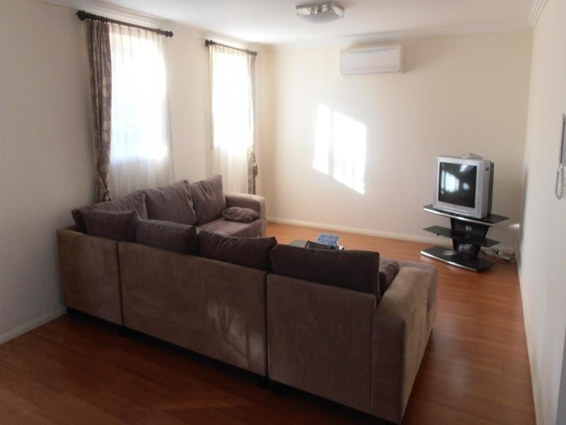 DENISON ST, Carramar NSW 2163