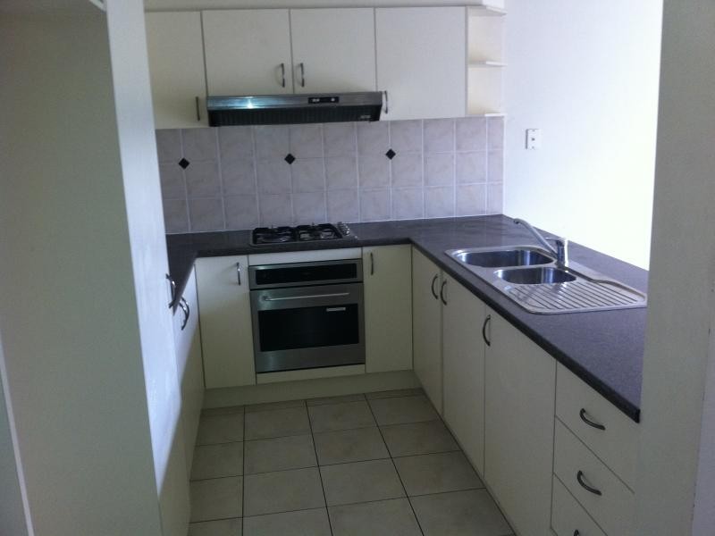 PEPPERCORN AV, Fairfield East NSW 2165