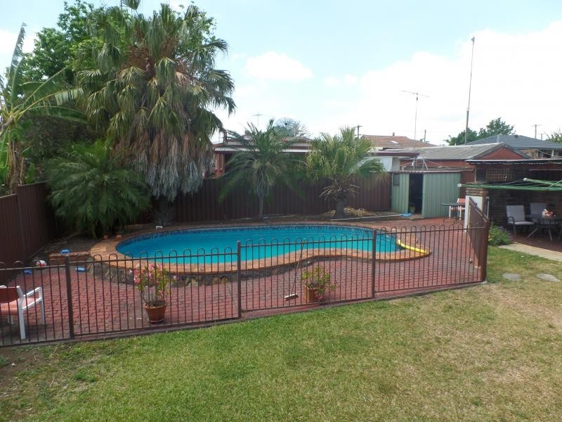 HAMERSLEY STREET, Fairfield West NSW 2165