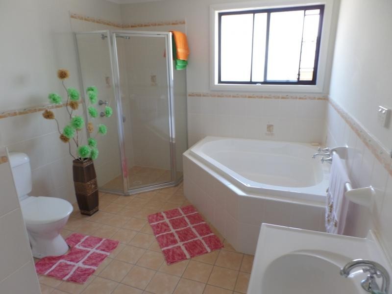 CADMAN AVE, West Hoxton NSW 2171