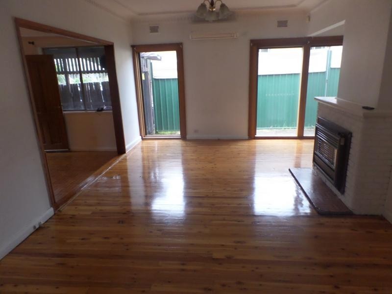 HENRY LAWSON DR, Georges Hall NSW 2198