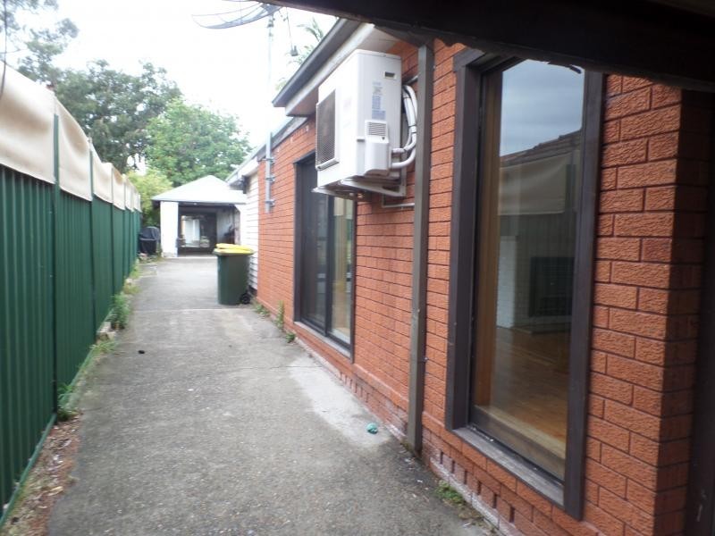 HENRY LAWSON DR, Georges Hall NSW 2198