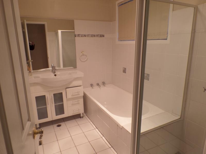 2a PARKER ST, Fairfield NSW 2165