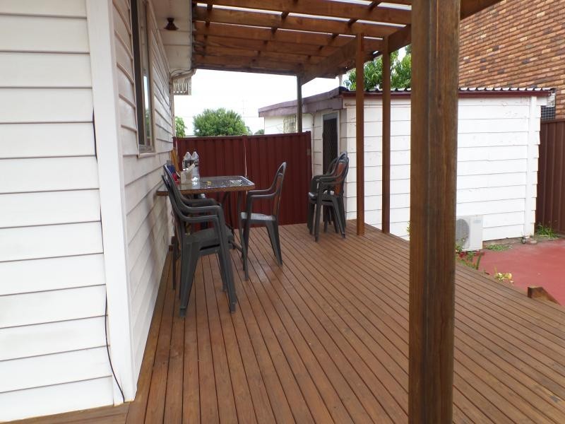 2a PARKER ST, Fairfield NSW 2165