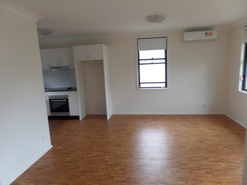 DAMPIER CR, Fairfield West NSW 2165