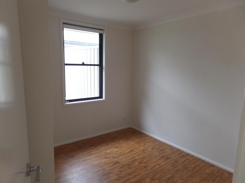 DAMPIER CR, Fairfield West NSW 2165